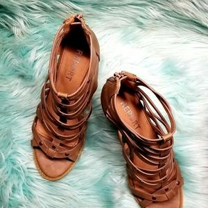 Signature Report Heels